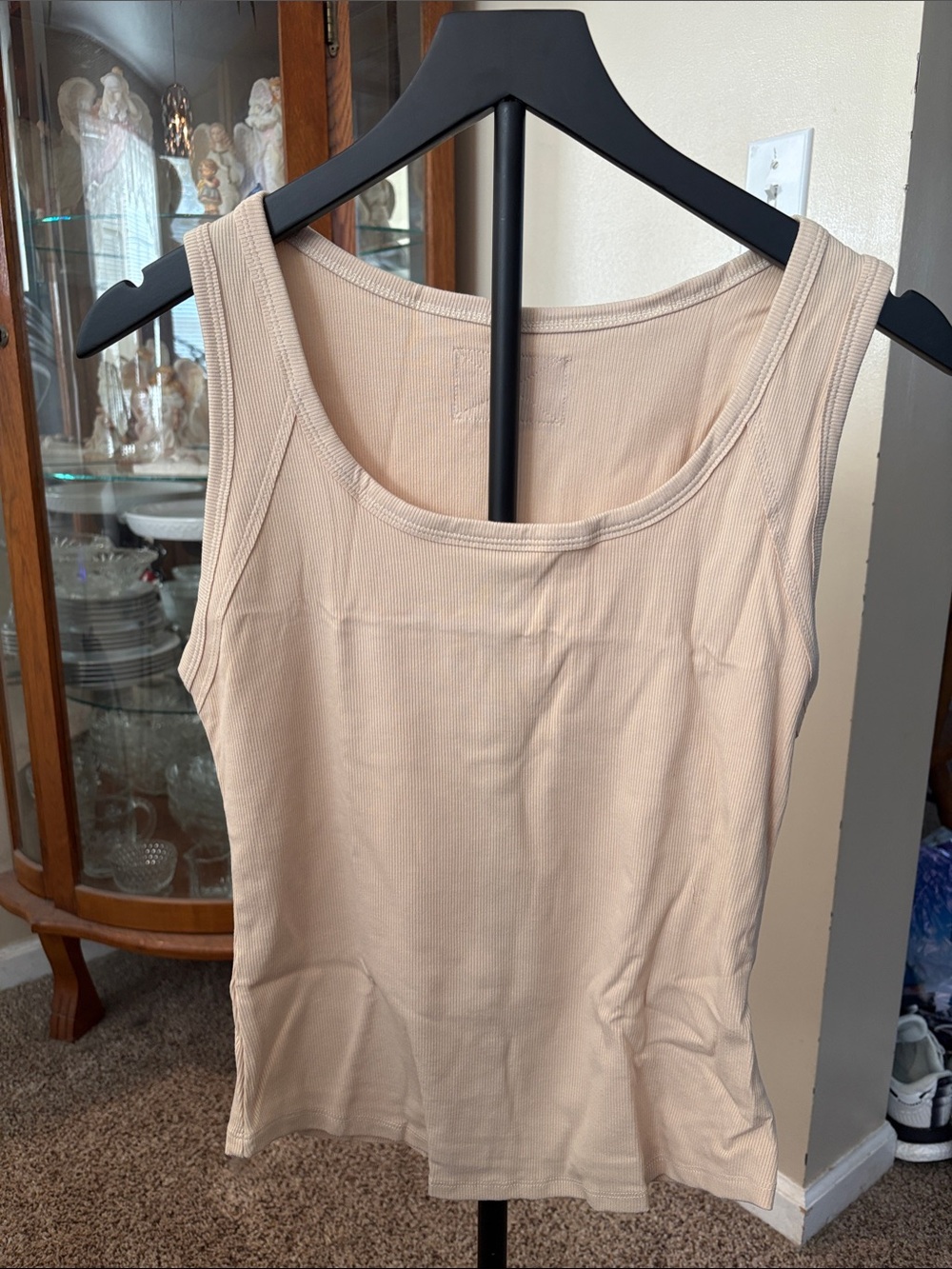 Classic Scoop Neck Fitted Work out Tank Top — Light Beige